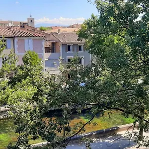 https://coeur-de-ville-bord-de-sorgue-70-m-duplex-lumineux-tout.fr-provencehotel.com