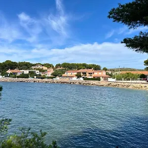 https://camping-les-tamaris.fr-provencehotel.com